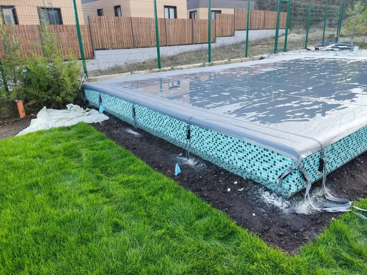 Батутное покрывало на бассейне в Калининграде